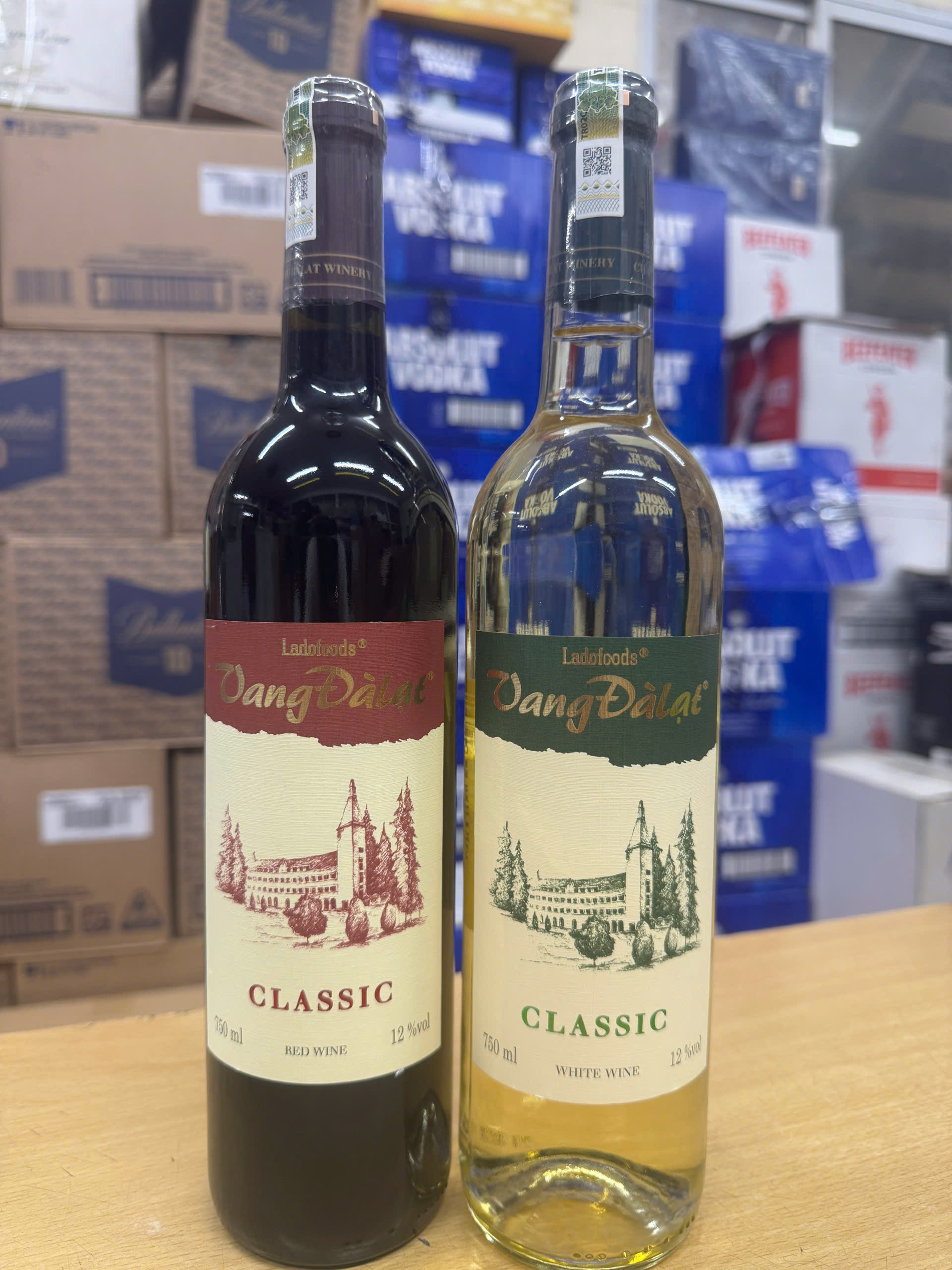 Vang Đà Lạt Classic Red Wine và White Wine 750ml của Ladofoods