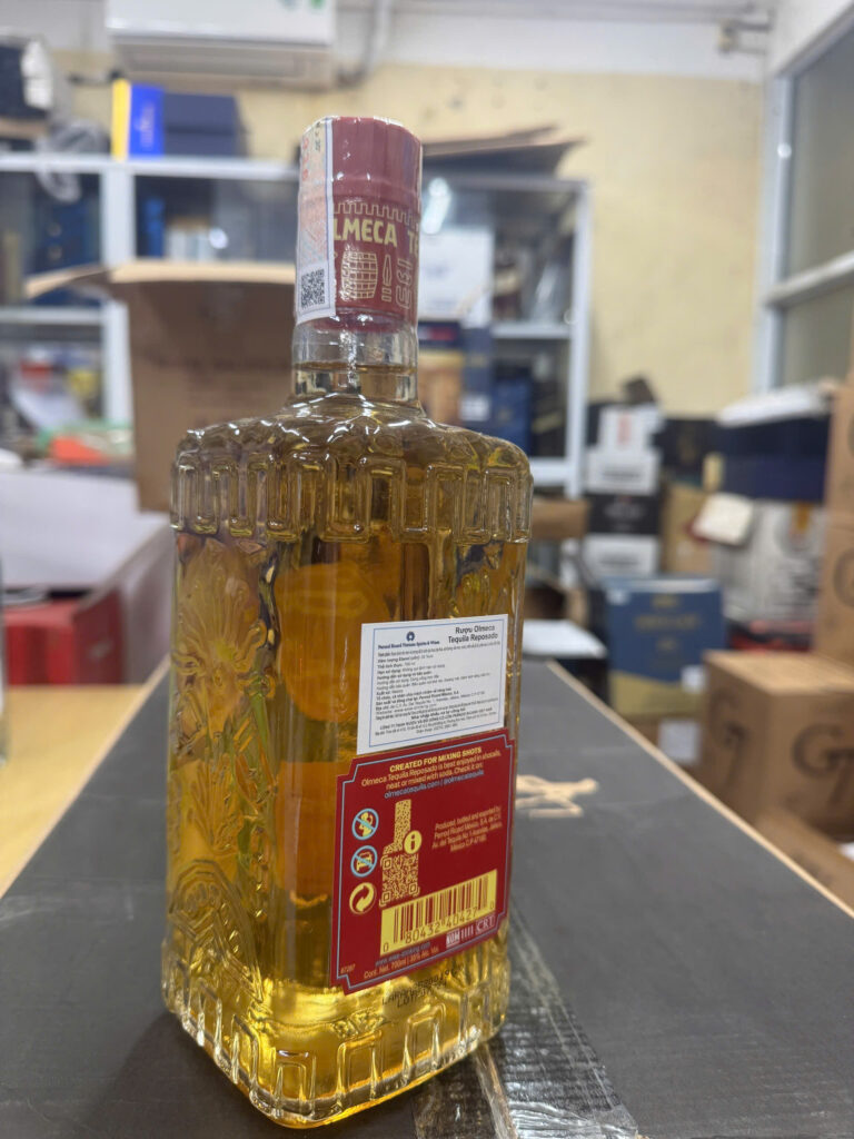 Olmeca Reposado 700ml Chính Hãng | Tequila Mexico Giá Tốt Olmeca Reposado 700ml là dòng tequila nổi tiếng của Mexico với hương vị Blue Agave, vani và gỗ sồi cân bằng. Hàng chính hãng, chất lượng cao.
