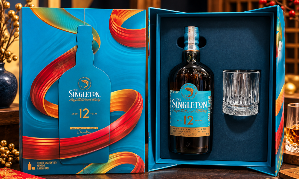 Rượu Singleton 12 quà Tết 2027 hộp xanh với họa tiết dải lụa nhiều màu